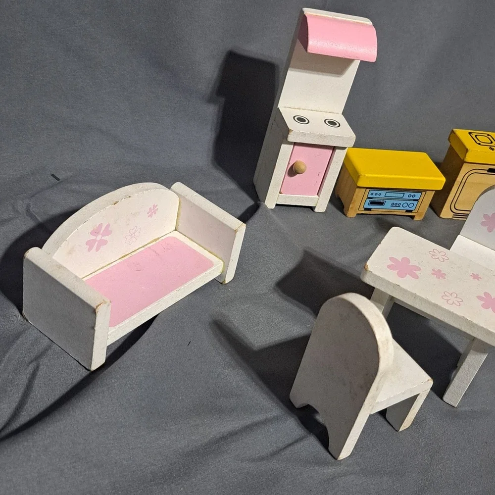 Kid's‎ Wooden Doll House Furniture 8 PC Lot Chairs Table Stove Kitchen Whimsy